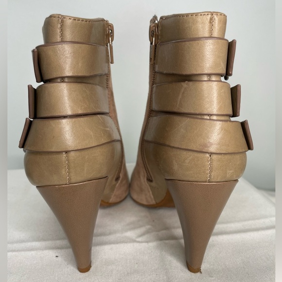 Gianni Bini Booties Suede Strap Detail
Tan
5.5 - Picture 4 of 9